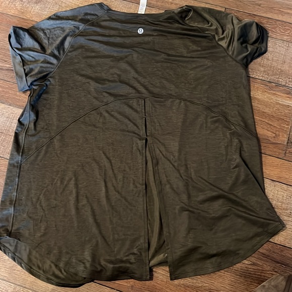 Lululemon open up tieback T-shirt, size 10 color green - Picture 3 of 3
